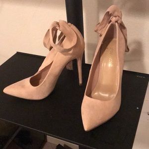 Super cute Shoedazzle pumps!